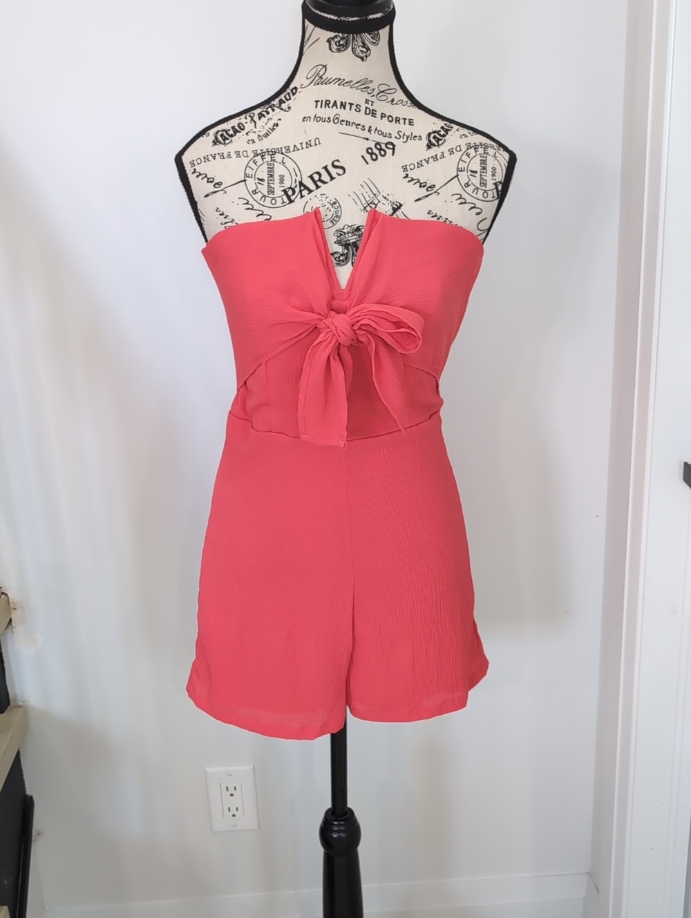 GUESS | Women's Coral/Red Strapless V Chest w/ Front Bow Shorts Romper